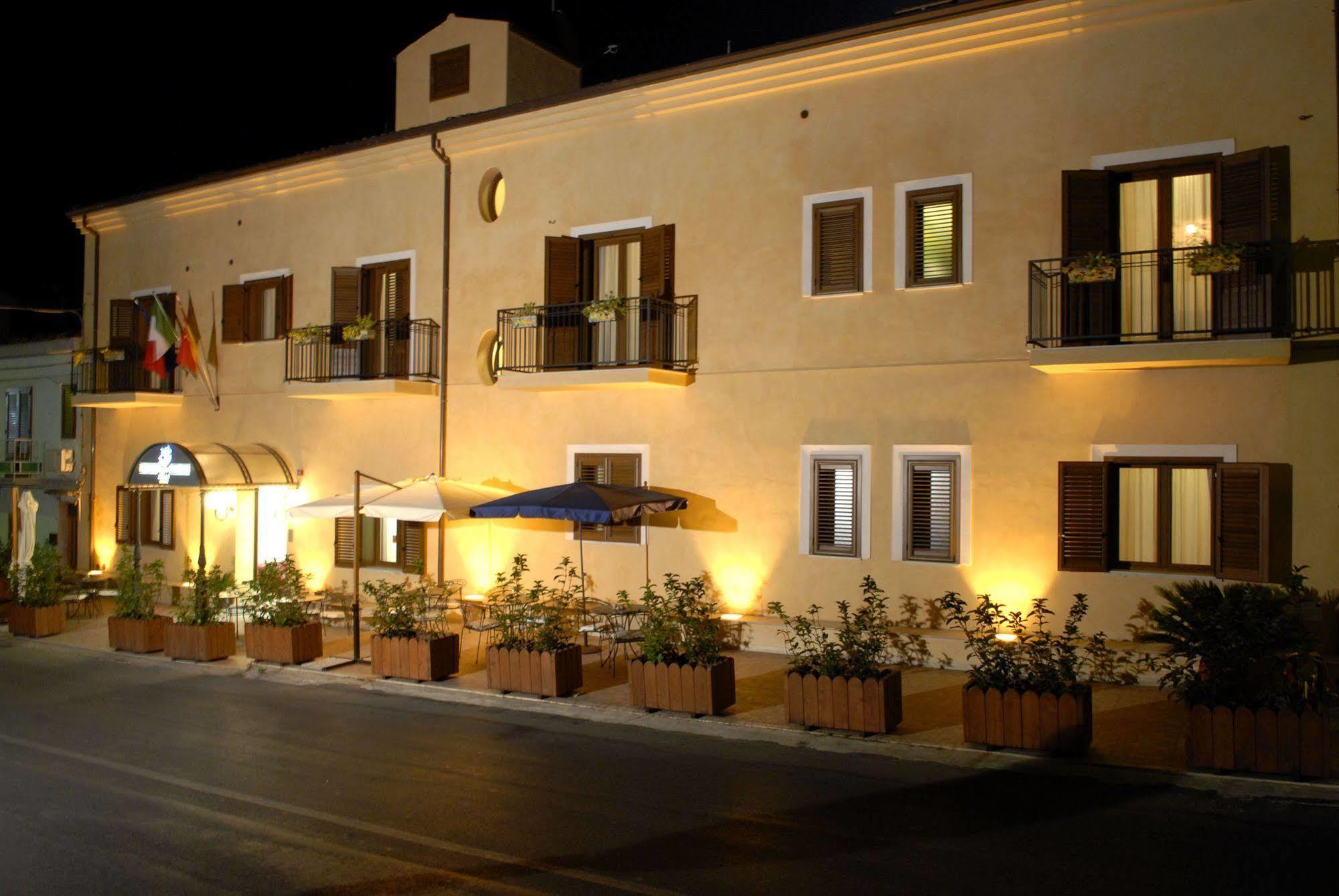 Hotel Paradiso Delle Madonie Castelbuono  Buitenkant foto